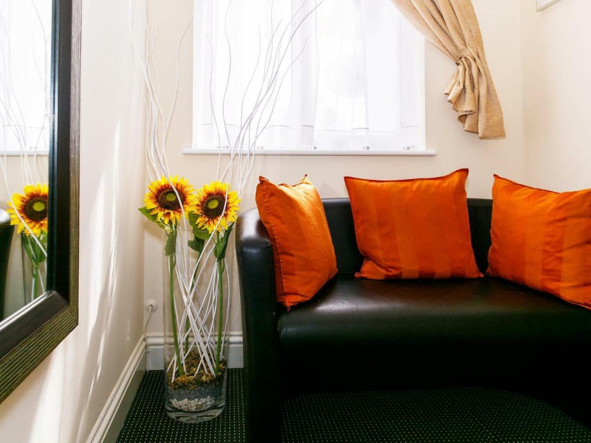 Northolt  Mandeville Rooms מראה חיצוני תמונה