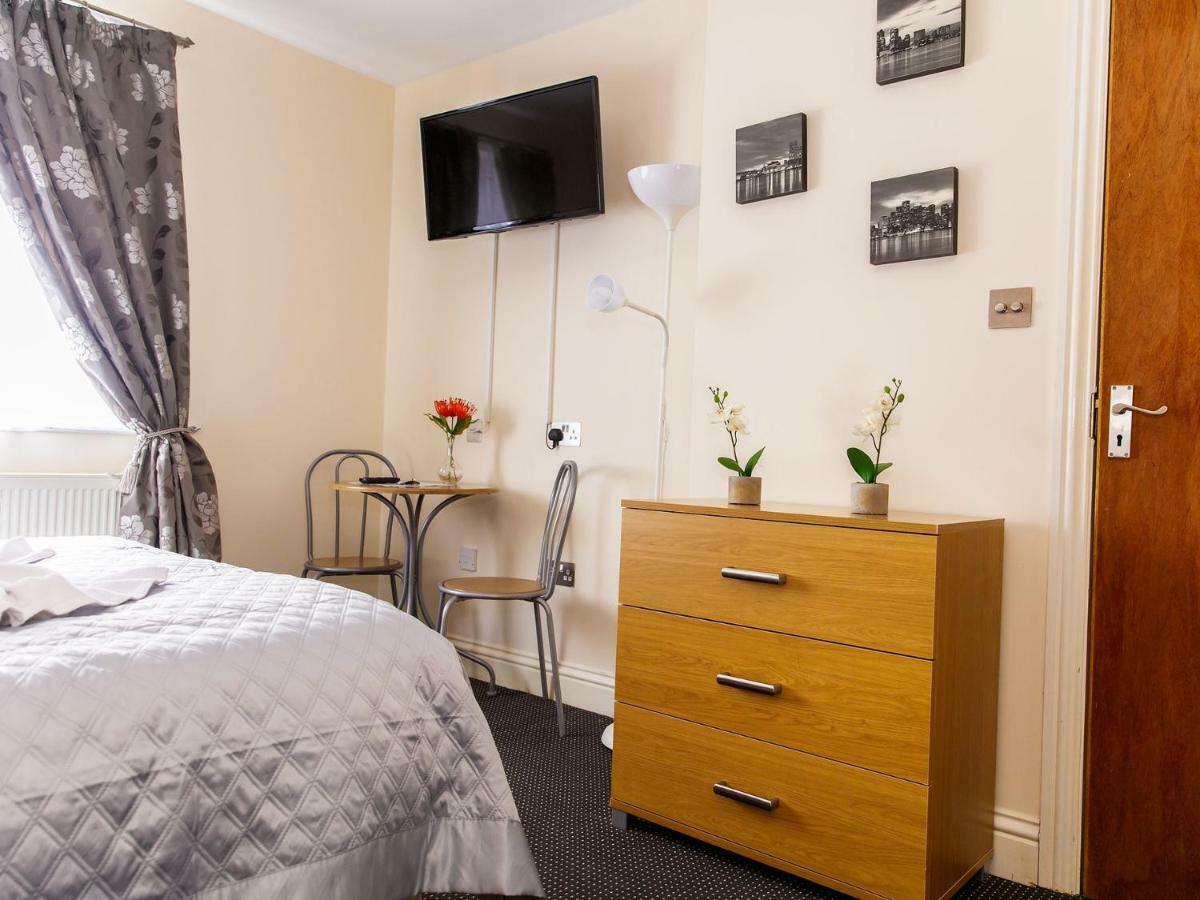 Northolt  Mandeville Rooms חדר תמונה