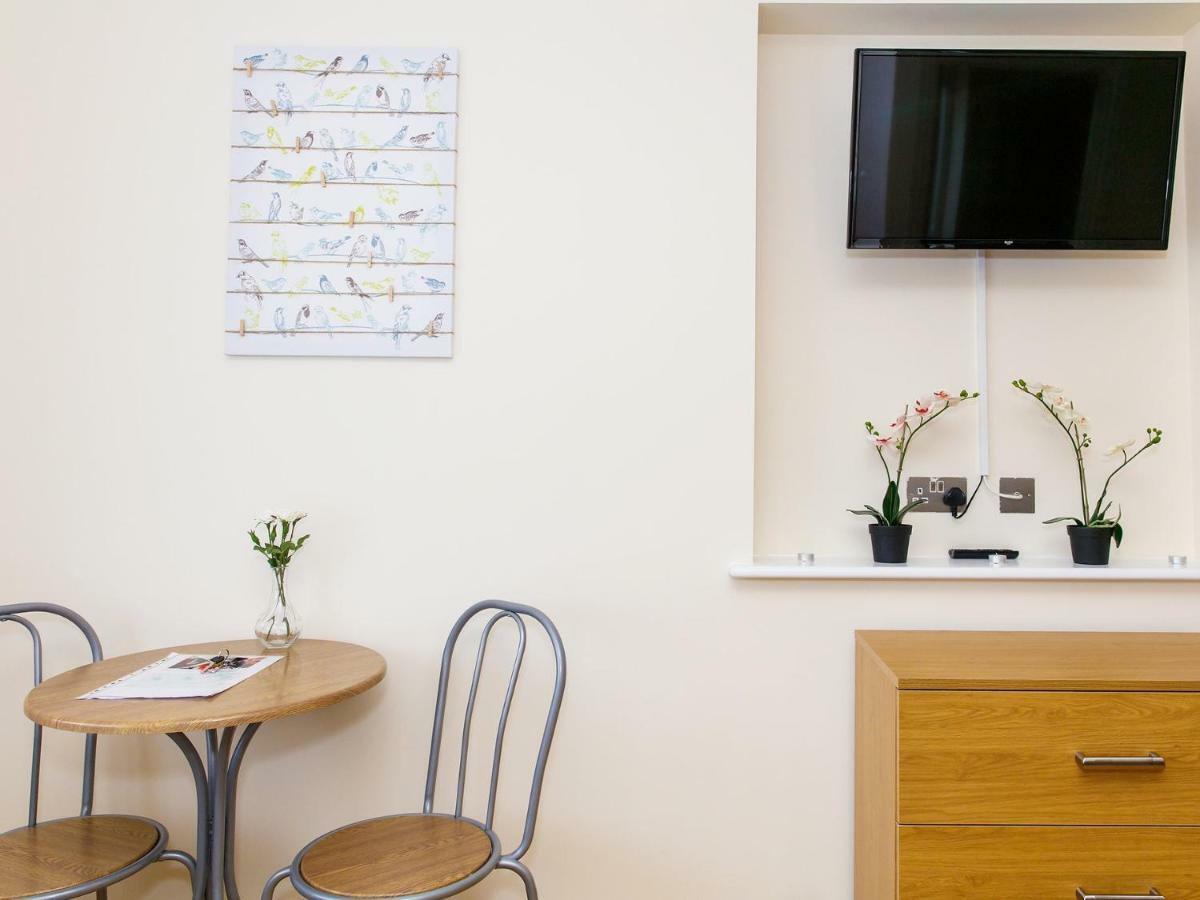 Northolt  Mandeville Rooms חדר תמונה